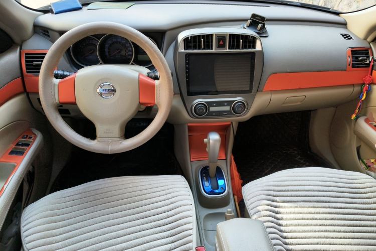 Used Nissan Sylphy 2012 Classic 1.6XE Automatic Comfort Edition Center Console