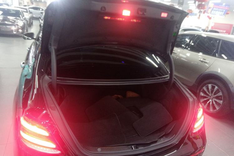 Used Mercedes-Benz E-Class 2018 E 300 L Sport Luxury Edition Trunk