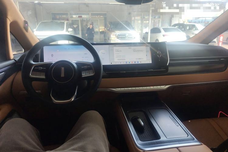 Used Wey Gaoshan 2023 Four-Wheel-Drive Executive Extended Version Center Console