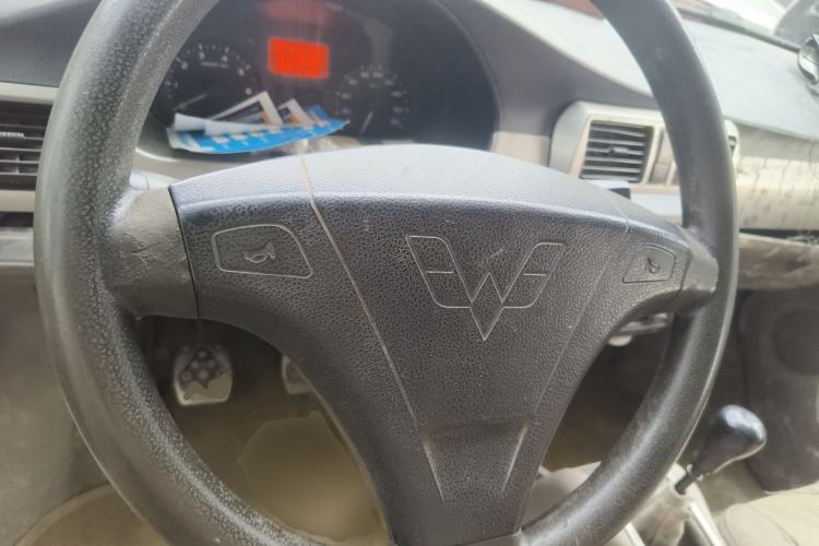 Used Wuling Rongguang 2011 1.2L Base Version
