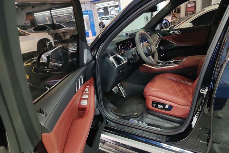 Used BMW X5 2023 xDrive 40Li M Sport Night Edition Package Driver Seat