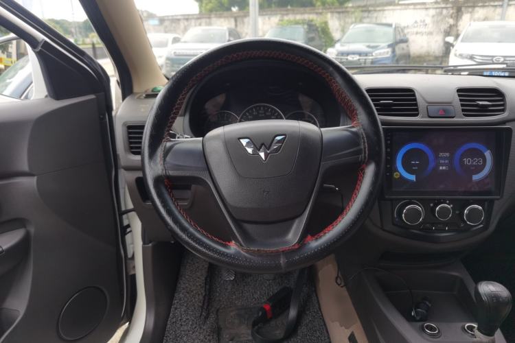 Used Wuling Hongguang 2014 1.5L S Standard Version
