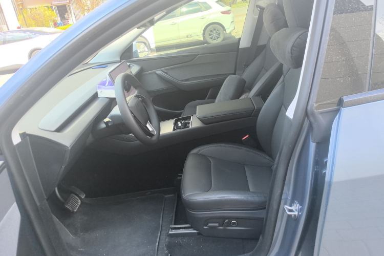 Used Tesla Model Y 2025 Rear-Wheel-Drive Version