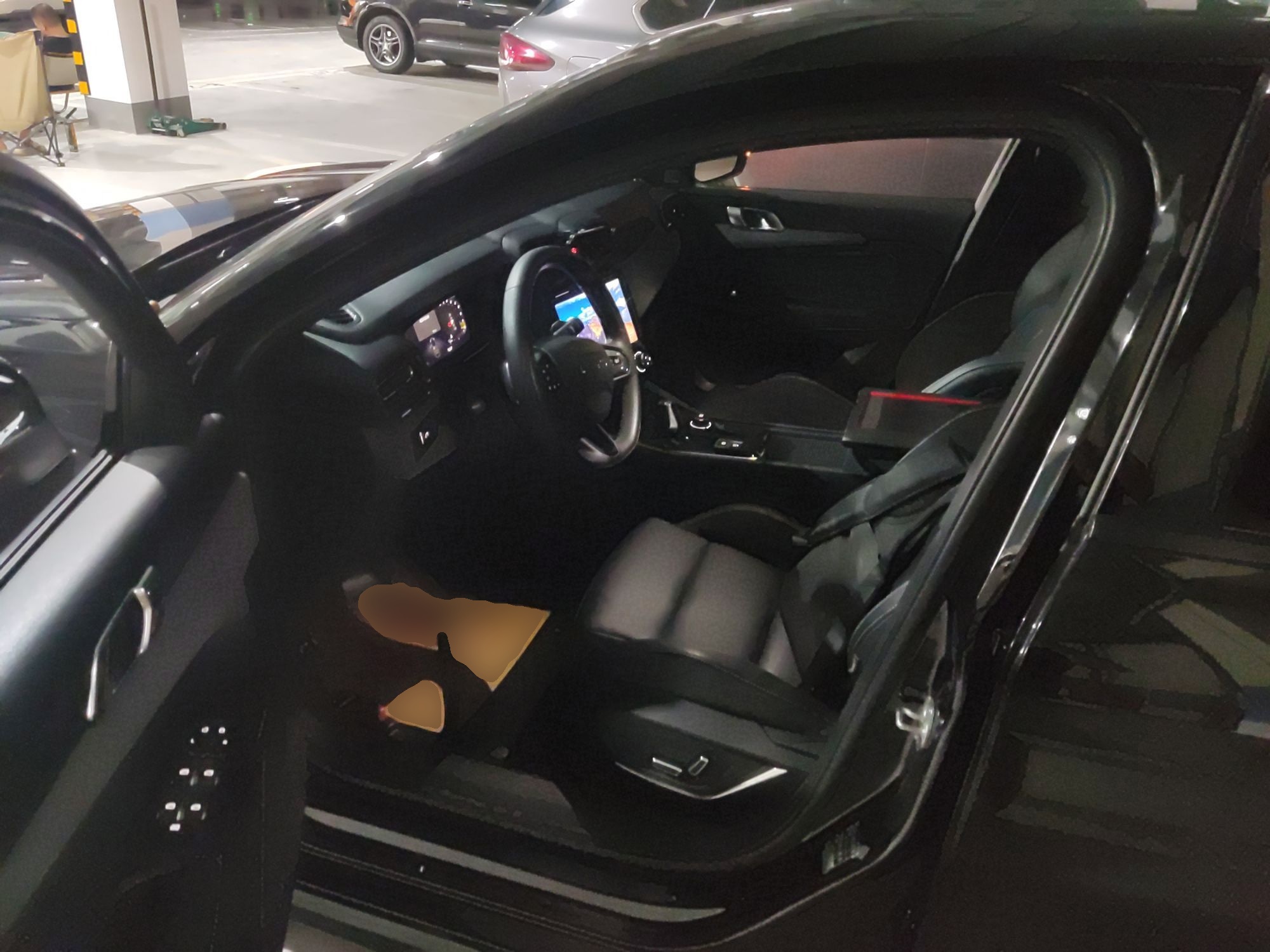 Переднее сиденье в автомобиле