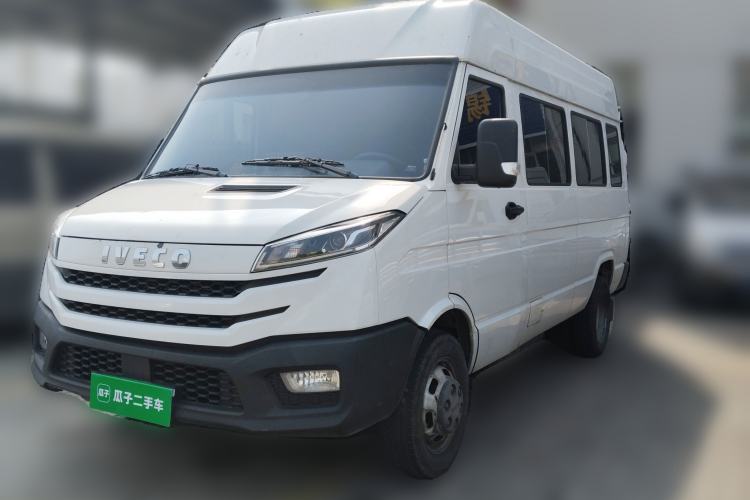 Used Iveco Daily 2024 2.5T A37M1 Mid-Range Commercial Vehicle Long Wheelbase Mid-Roof Design Single-Tire Side-Swing Door