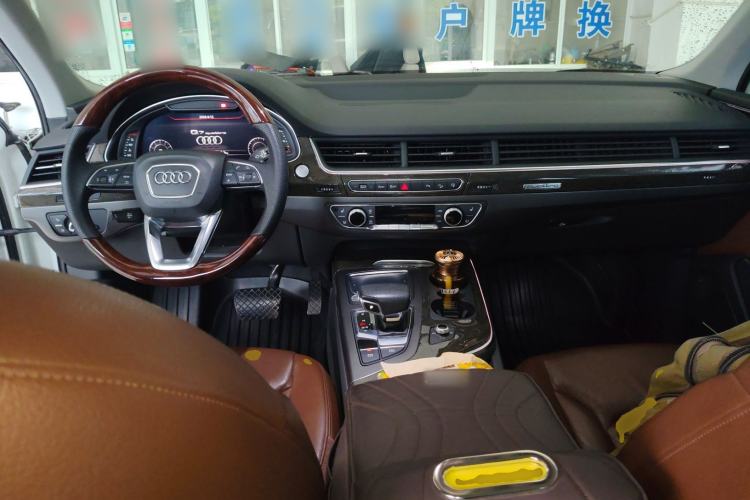 Used Audi Q7 2016 45 TFSI Technology Edition Center Console