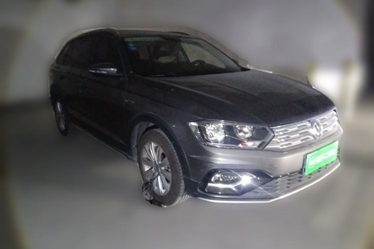 Used Volkswagen C-TREK 2018 1.5L Automatic Fashion Model Front Right 45 Deg