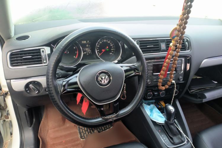 Used Volkswagen Sagitar 2015 1.6L Automatic Comfort Model Steering Wheel