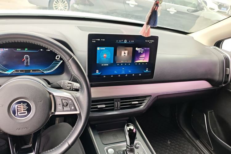 Used BYD Tang 2018 2.0T Automatic SmartConnect Prestige 7-Seater China V Standard Center Console