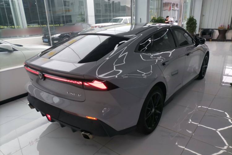 Used Changan UNI-V 2022 1.5T Smart Navigation Version
