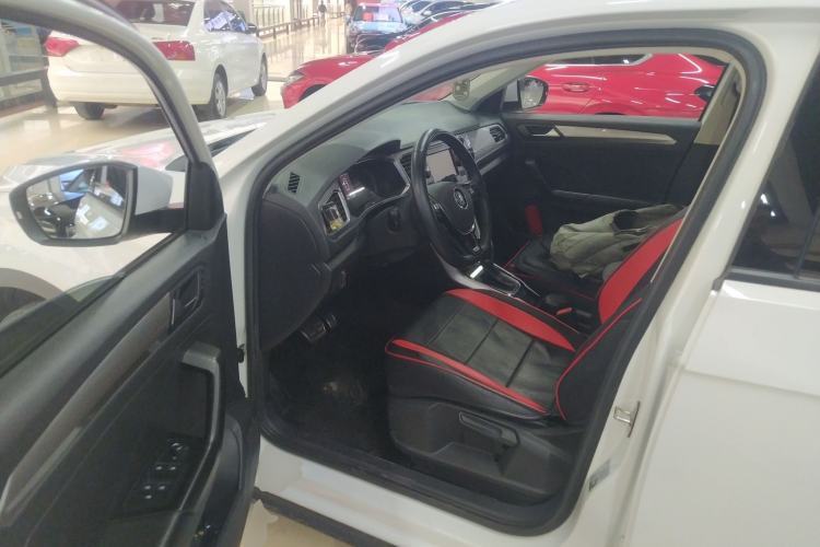 Used Volkswagen T-ROC 2019 230TSI DSG Two-Wheel-Drive Advanced Version China VI Standard Driver Seat