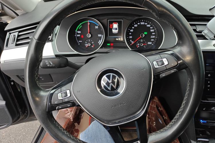 Used Volkswagen Magotan GTE Plug-in Hybrid 2020 GTE Luxury Model Steering Wheel