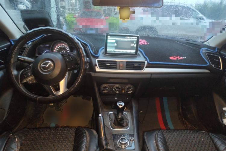 Used Mazda 3 Axela 2014 Sedan 1.5L Manual Comfort Model Center Console