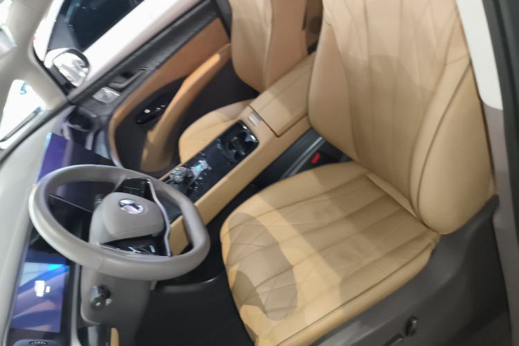 Used Denza D9 2022 DM-i 1040 Prestige Model