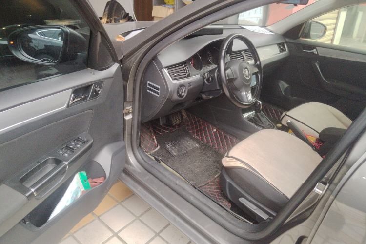 Used Volkswagen Bora 2014 1.6L Automatic Fashion Model Driver Seat