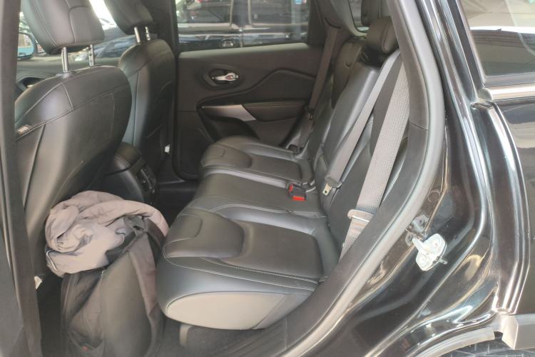 Used Jeep Cherokee 2019 2.0T Two-Wheel Drive Smart Enjoyment Version China VI