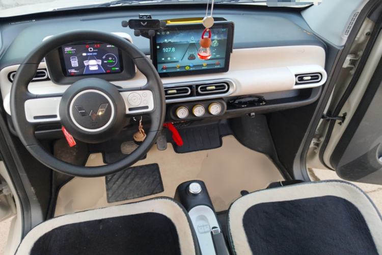 Used Wuling Hongguang MINIEV 2024 3rd Generation 215km Youth Edition Center Console