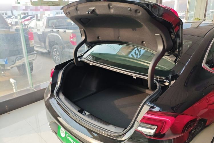 Used Buick Regal 2024 25T Deluxe Edition Trunk