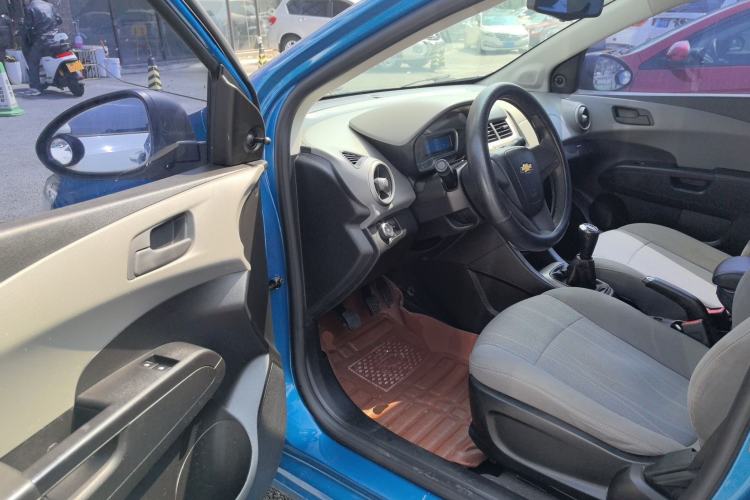 Used Chevrolet Aveo Sonic 2014 Sedan 1.4SL MT Comfort Edition Driver Seat