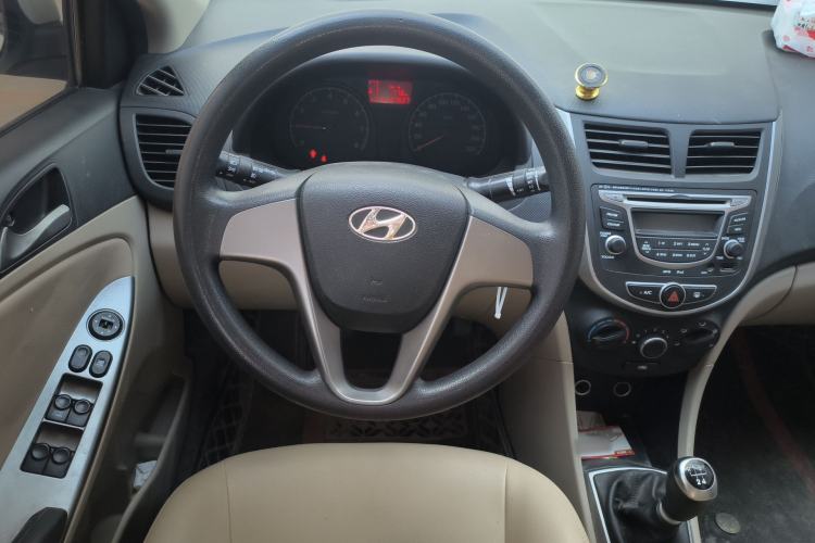 Used Hyundai Verna (older generation) 2016 1.4L Manual Smart GLS Trim Steering Wheel