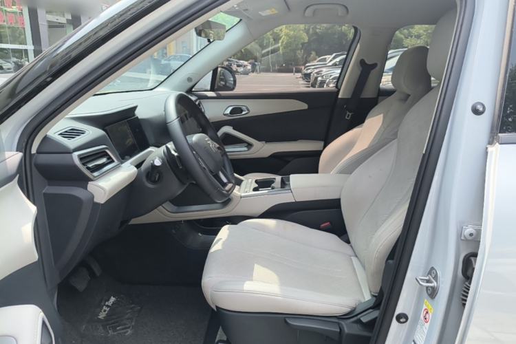 Used BYD Yuan UP 2025 Intelligent Driving Version 401 KM Dynamic Edition Left Front Seat