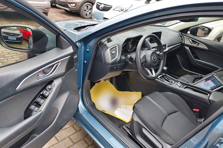 Used Mazda 3 Axela 2017 Sedan 1.5L Automatic Luxury Model Emission Standard China V Driver Seat