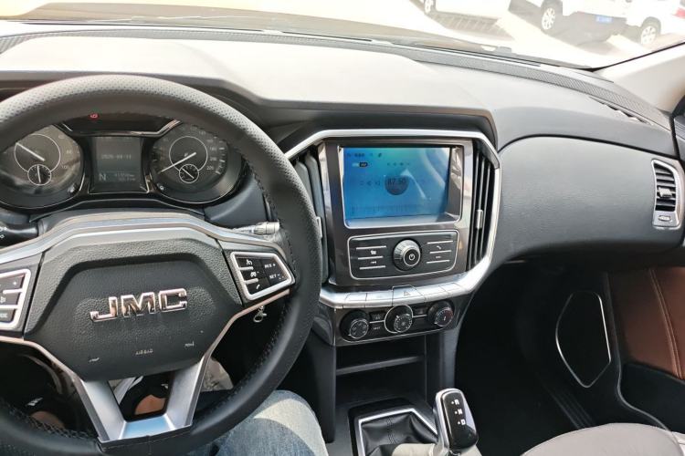 Used JMC Yuhu EV 2022 4x2 LX JX1032PSEF5BEV Center Console