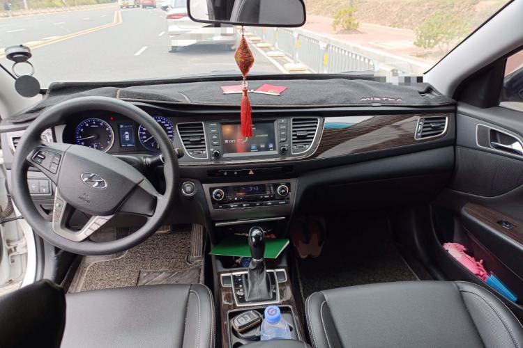Used Hyundai Mistra 2016 1.6T Automatic Smart GLS Center Console