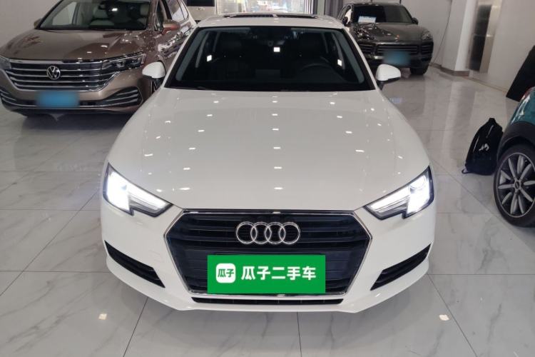 Used Audi A4L 2017 40 TFSI Ambition Edition
