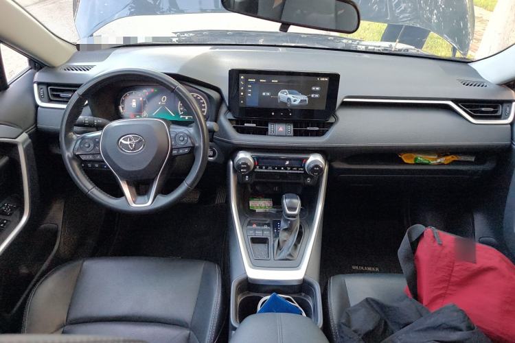 Used Toyota Wildlander 2023 2.0L CVT Two-Wheel Drive Luxury PLUS Edition Center Console