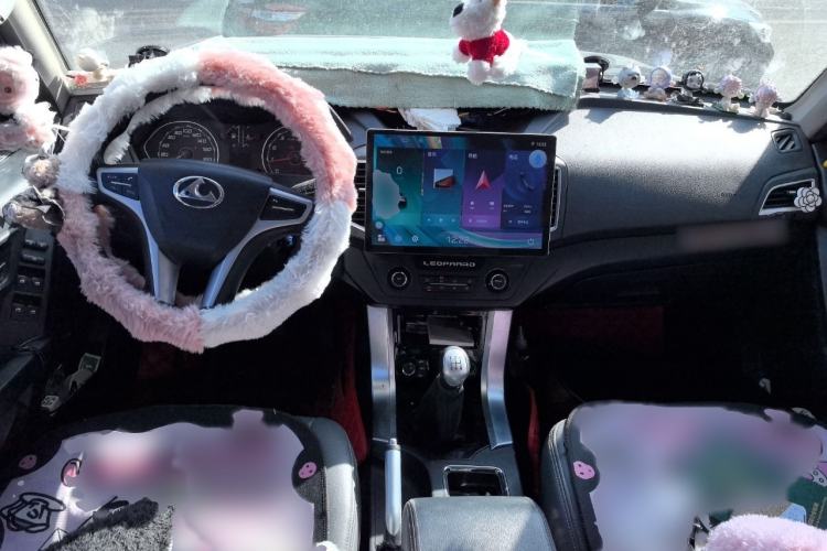 Used Leopaard Q6 2015 2.4L Manual 4x4 Excellence Edition Interior 2