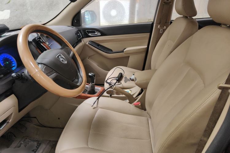 Used Baojun 730 2014 1.5L manual Comfort version 7 seats Left Front Seat