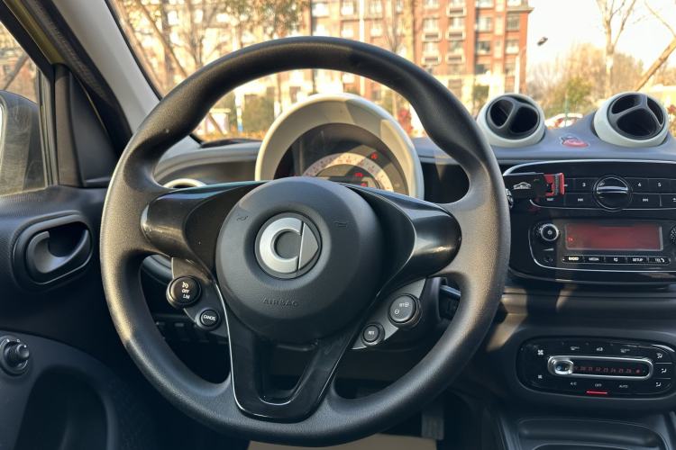 Used smart forfour 2018 1.0L 52 kW Dynamic Edition
