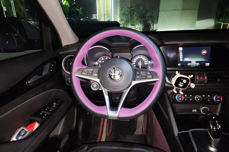 Used Alfa Romeo Stelvio 2017 2.0T 200HP Elite Edition Steering Wheel
