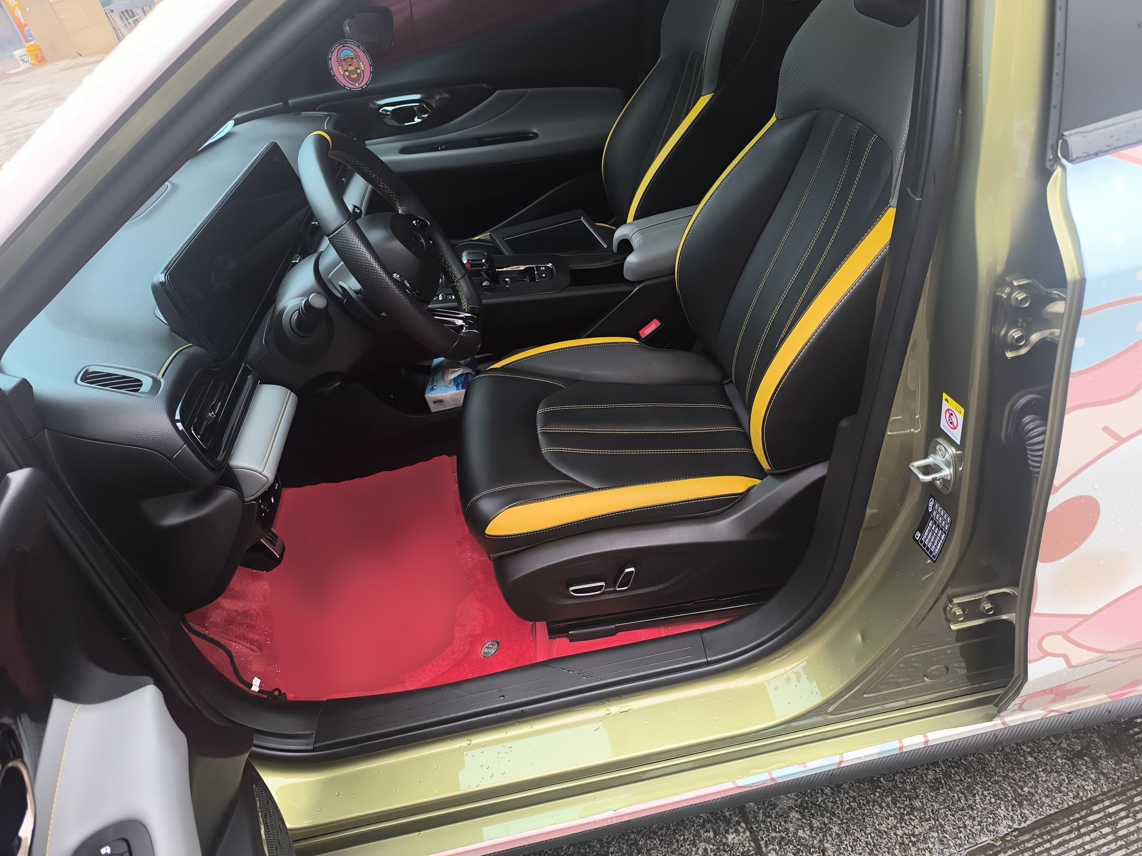 المقاعد الأمامية داخل السيارة