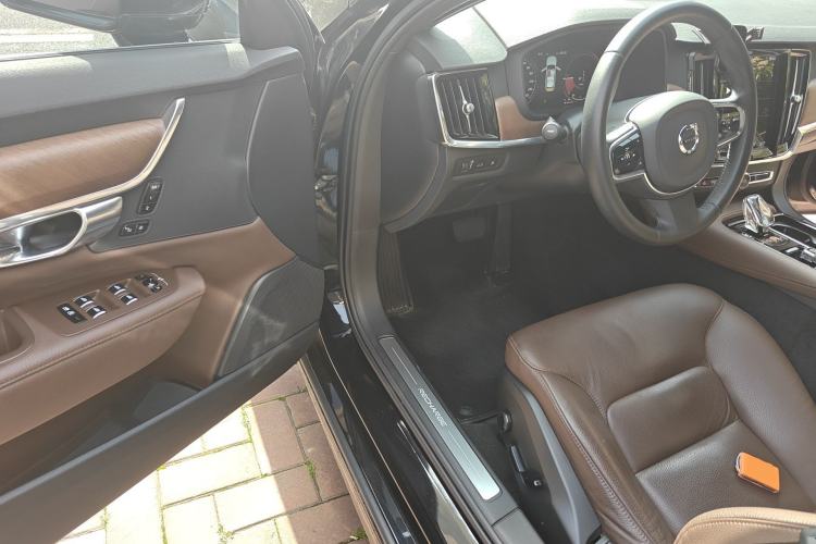 Used Volvo S90 New Energy 2021 T8 eDrive Hybrid Zhiyi Luxury Edition
