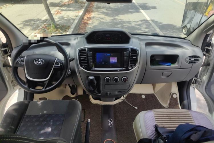 Used SAIC MAXUS Xintu V80 2018 2.5T 6-Speed Manual Aoyuntong Short Wheelbase Mid-Height 5-6 Seater
