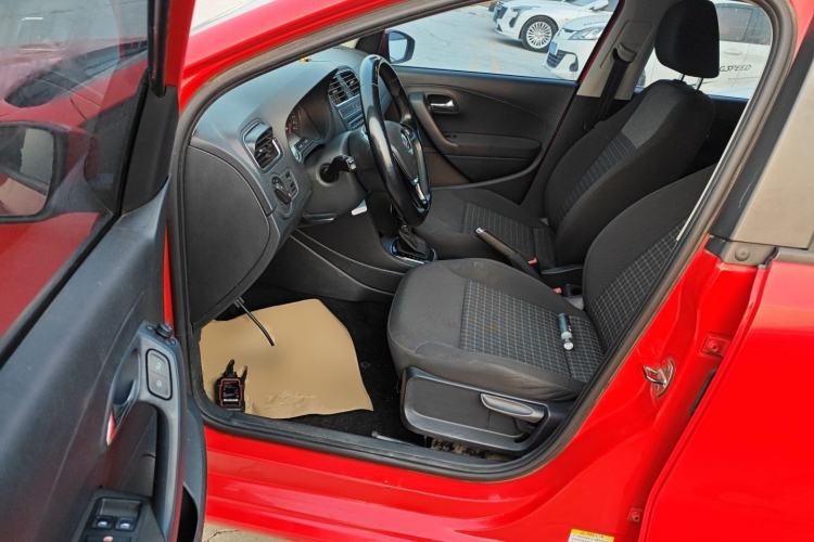 Used Volkswagen Polo 2016 1.6L Automatic Comfort Model
