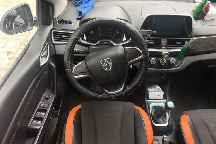 Used Baojun 310 2017 1.5L Manual Fashion Model Steering Wheel