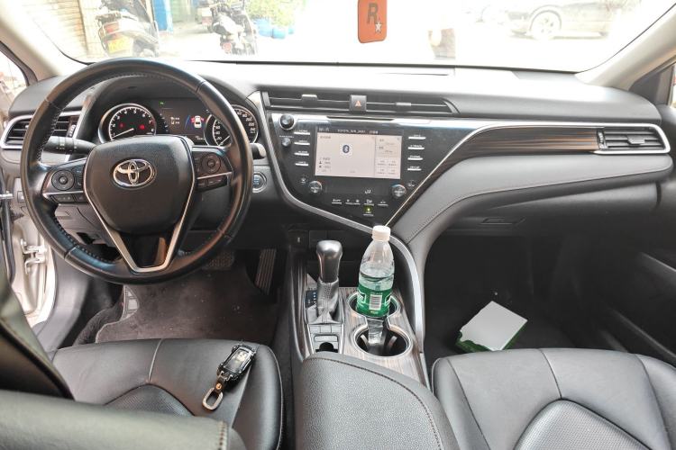 Used Toyota Camry 2018 2.5G Luxury Edition Center Console