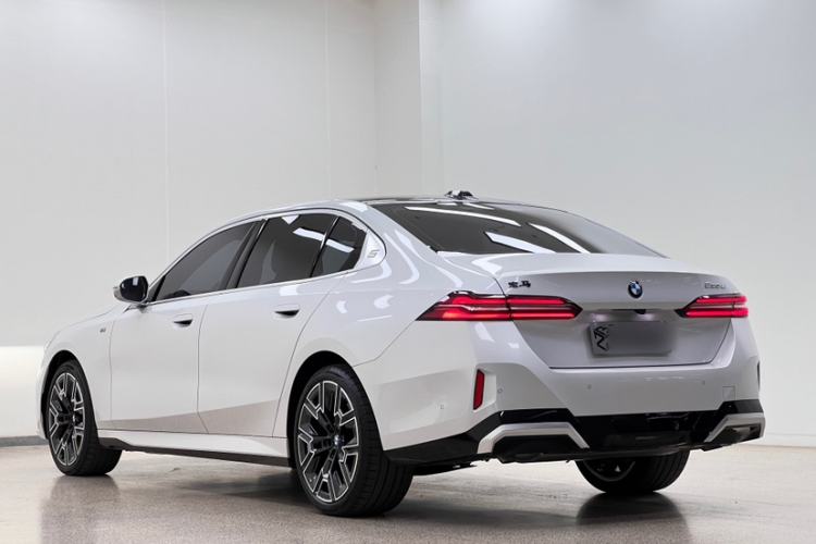 Used BMW 5 Series 2024 530Li Luxury Edition M Sport Package
