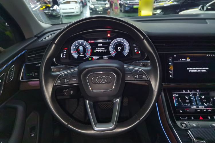 Used Audi Q7 2021 45 TFSI quattro S line Sport model
