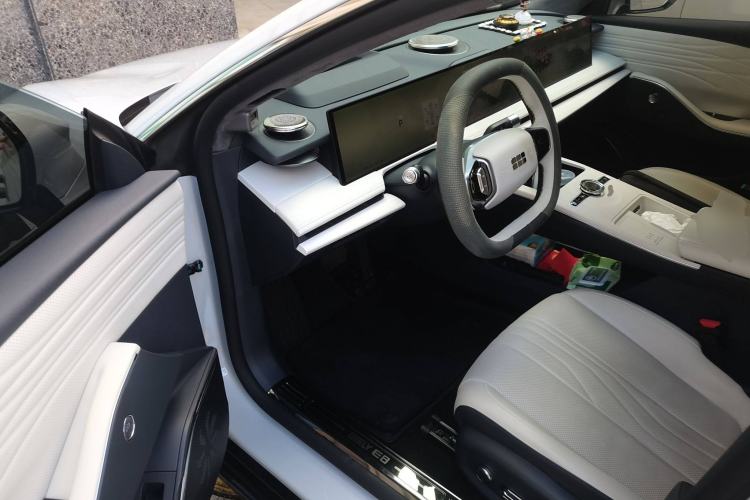 Used Geely Galaxy E8 2024 665 km Range Rear-Drive Starship Long-Range Version
