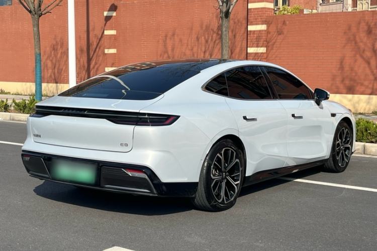 Used Geely Galaxy E8 2025 700 km Long-Range Intelligent Driving Version Exterior 4