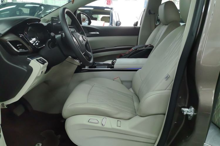 Used Buick GL8 2020 Land Cruiser Executive Class 652T Comfort Model
