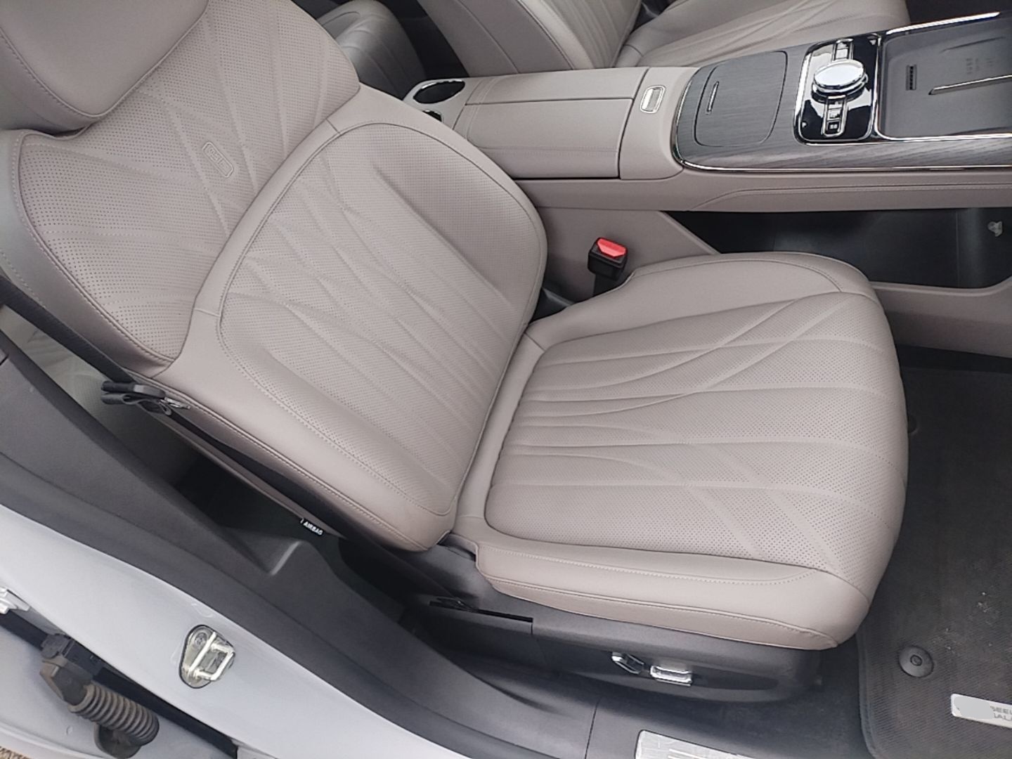 Geely Galaxy 8 2025 130km EM-i Deluxe Edition — снимка 19