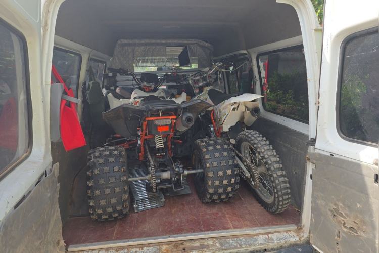 Used Ford Classic Transit 2013 2.8T Diesel Logistics Model with Short Wheelbase and Mid-Roof JX493ZLQ4
