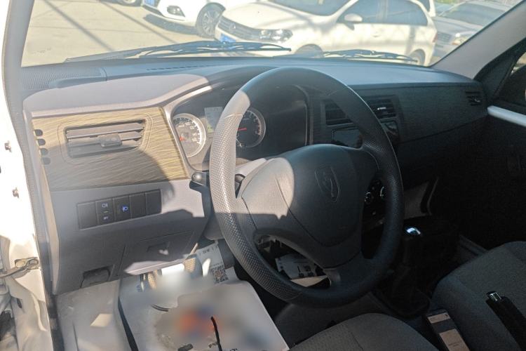 Used Jinbei Hiace X30 2023 1.5L Super-Enjoyment Van 2/5 Seats Non-Air-Conditioned Version SWC15M Center Console