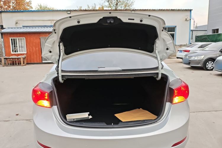 Used Hyundai Elantra (5th Generation / Langdong) 2015 1.6L Automatic Fashion Model Trunk
