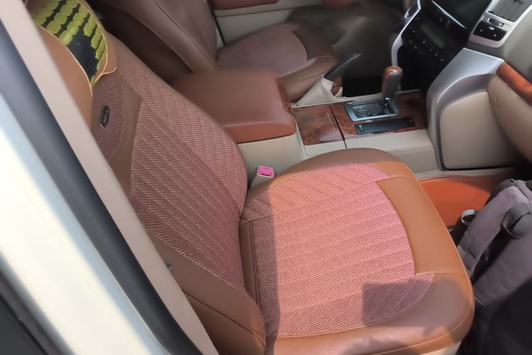 Used Toyota Land Cruiser 2015 4.0L V6 Middle East Low-Trim Version Right Front Seat